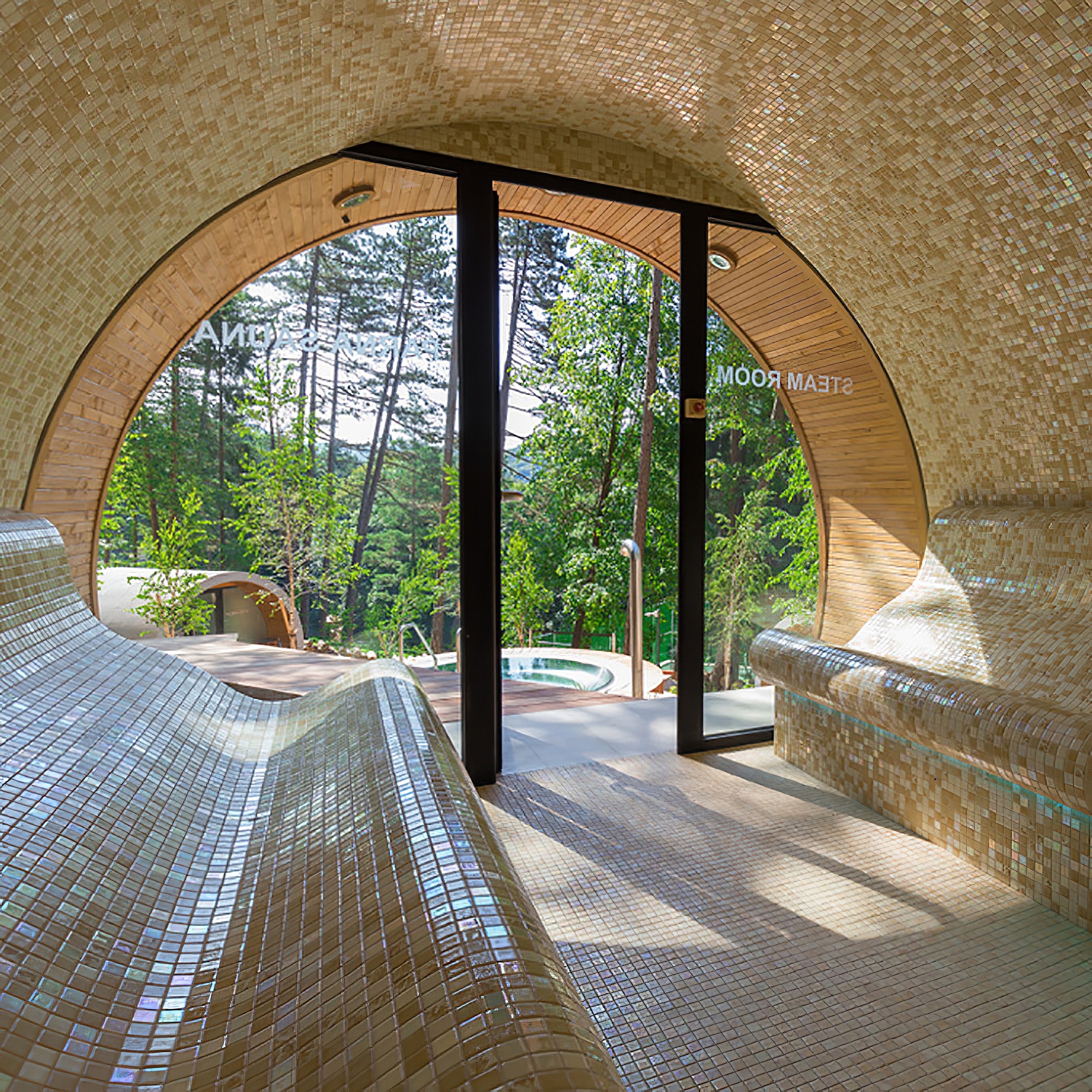 Individuell gestaltbares XXL Outdoor Dampfbad für 12 Personen - Chisi / Außenverkleidung mit Kokosmatte