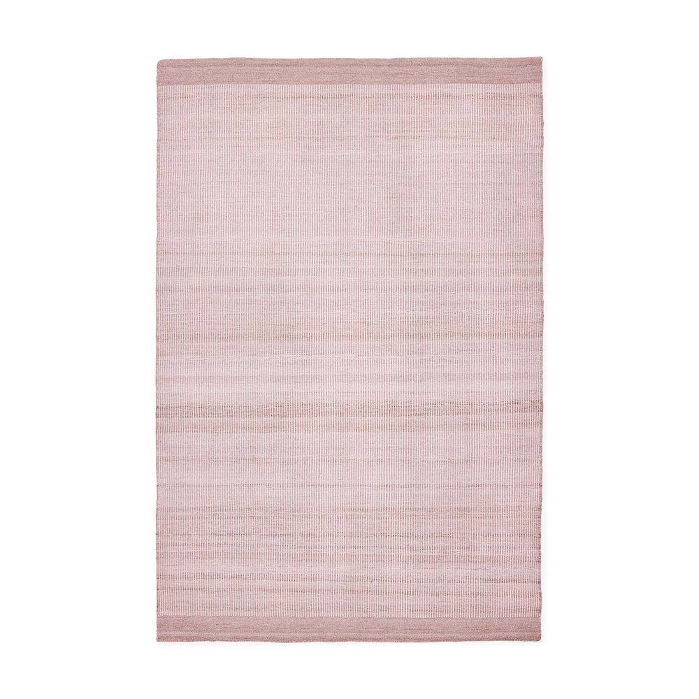 Schlichte rosa Gartenmatte als dekorativer Bodenbelag