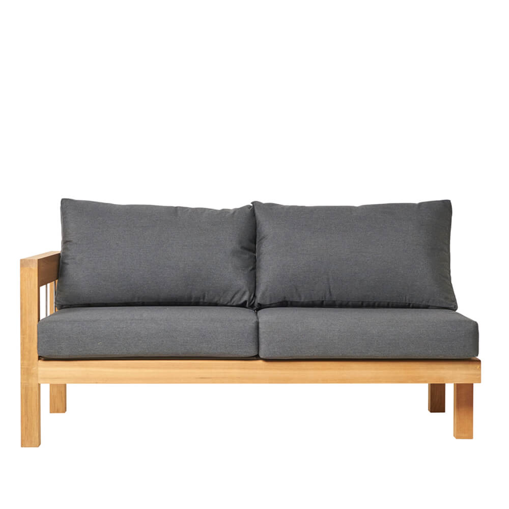 Holzrahmen-Gartensofa mit zwei grauen Kissen in modernem Design