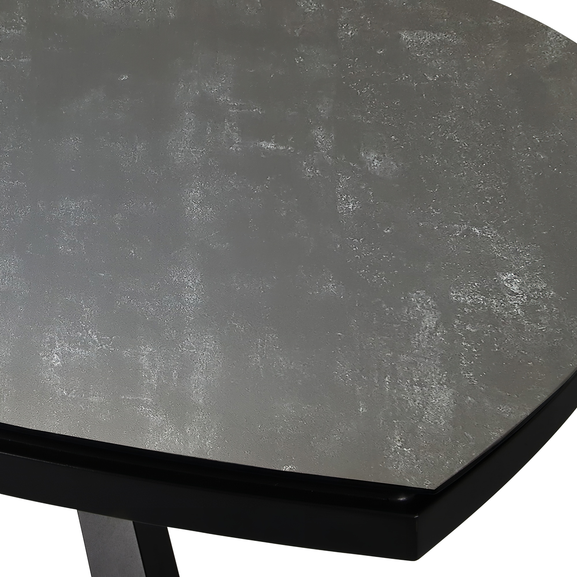 Table de jardin ronde avec surface en verre sombre réfléchissante et cadre noir