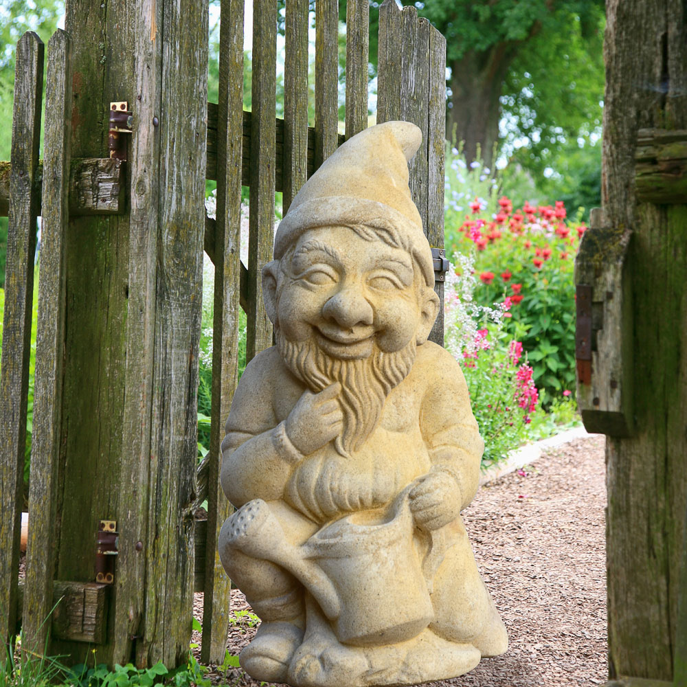 Lustiger Gartenzwerg mit Gießkanne - Alberich / Portland weiß