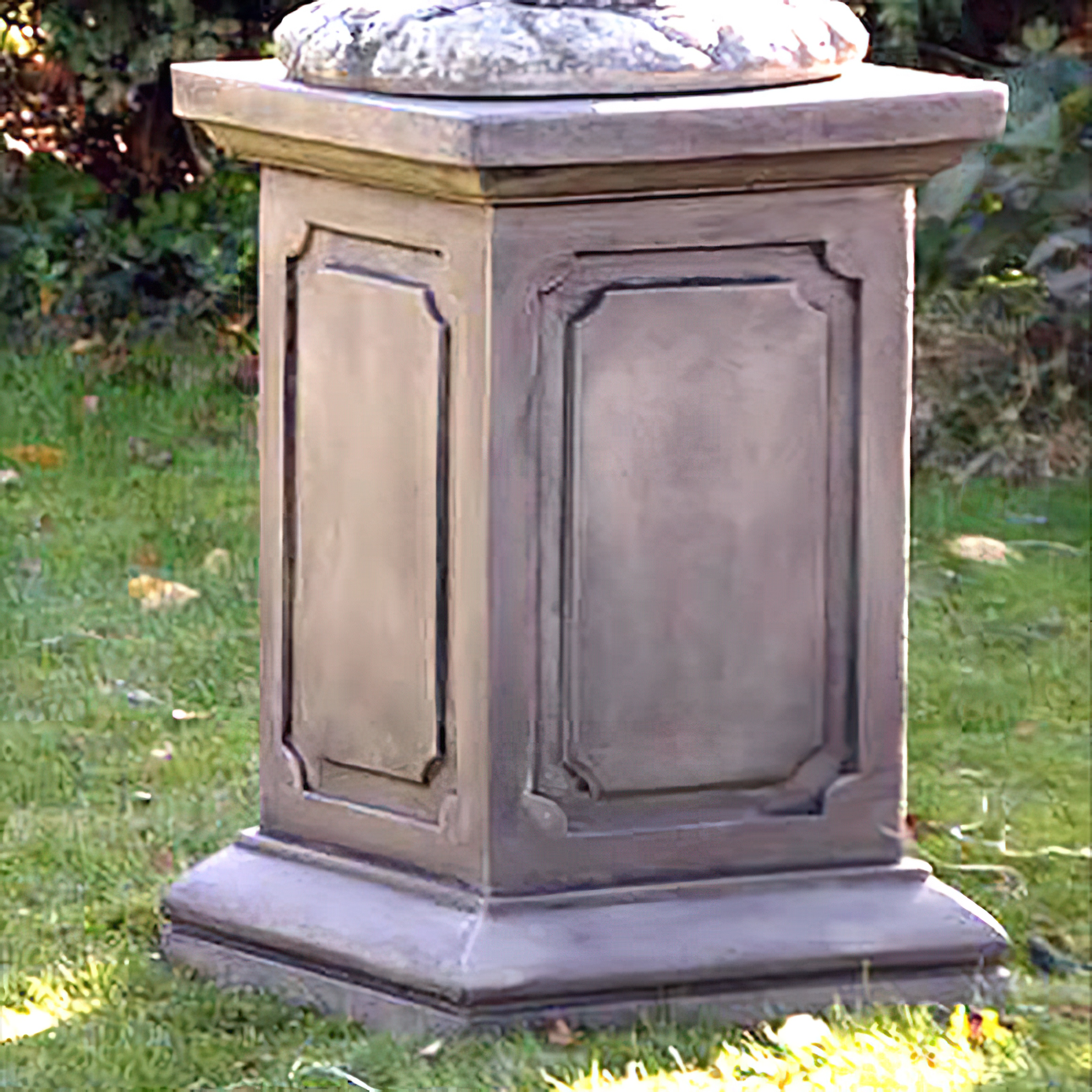 Stilvolles Podest für Skulpturen aus Steinguss - Podium Mercuria / Antikgrau