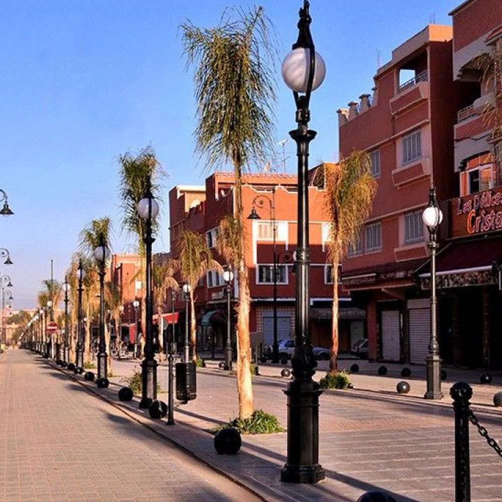 Antike Straßenlaterne aus Gusseisen mit Kugelleuchte - Sophorn