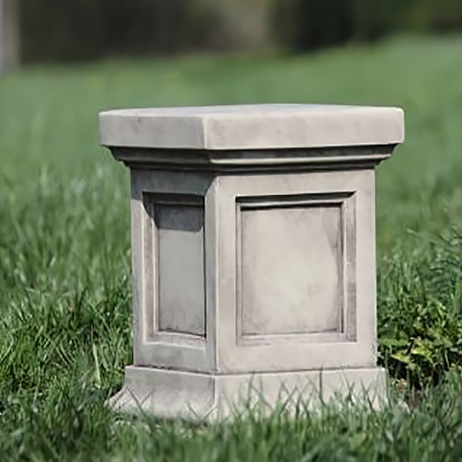 Stilvolles Podest für Skulpturen aus Steinguss - Podium Mercuria / Antikgrau