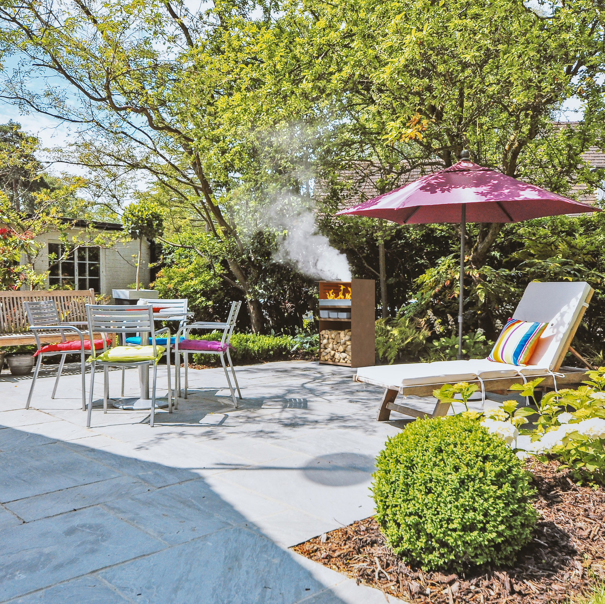 Moderner Cortenstahl Garten Grill in Rostoptik