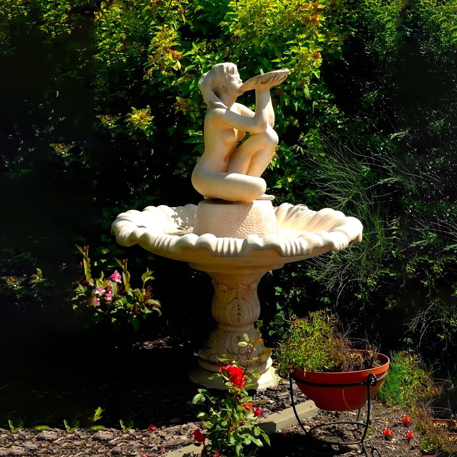 Trinkendes Mädchen - wetterfeste Garten Fontäne aus Steinguss - Daniela / Antikia