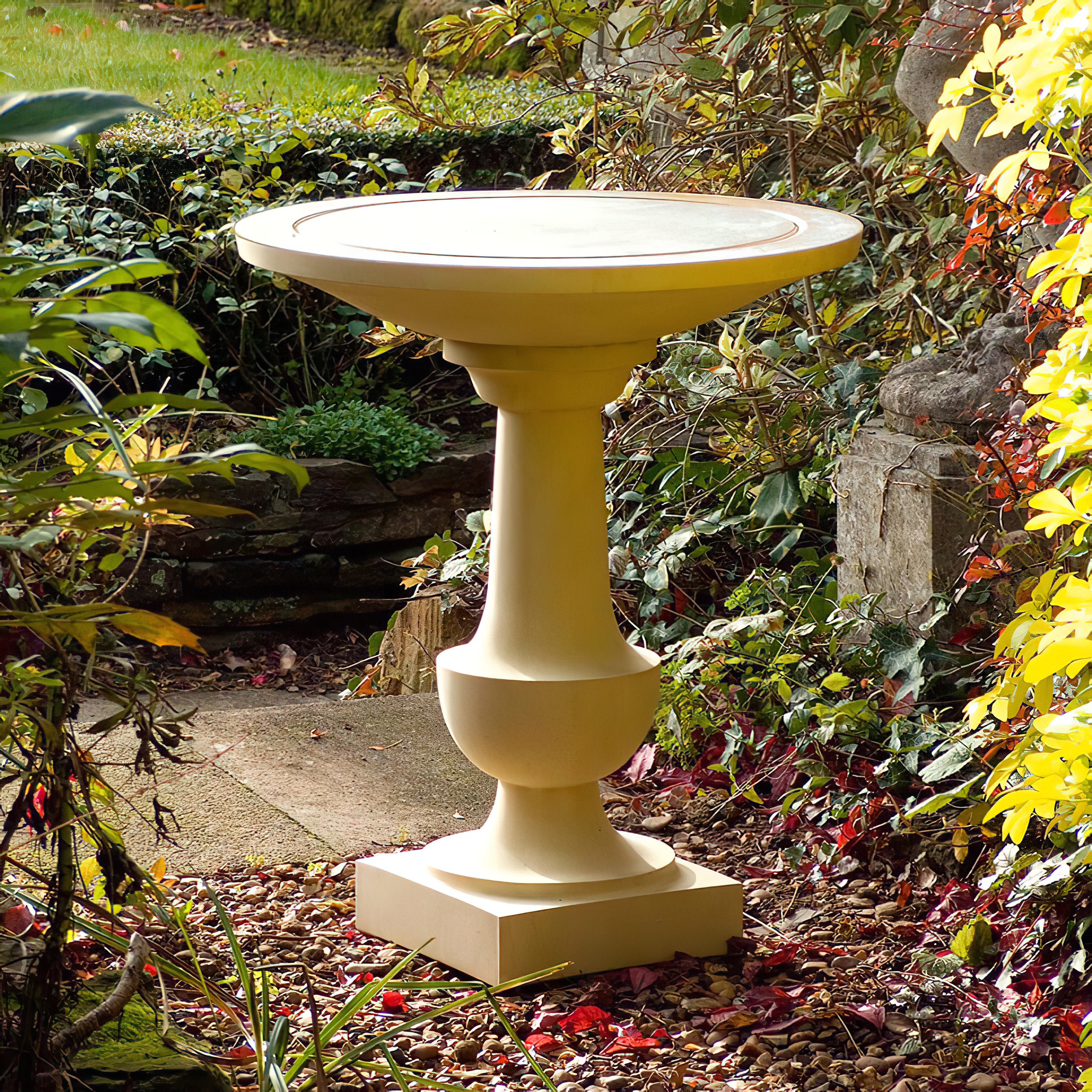 Besonderes Sandsteinguss Podest für Figuren - New Forest / Sand