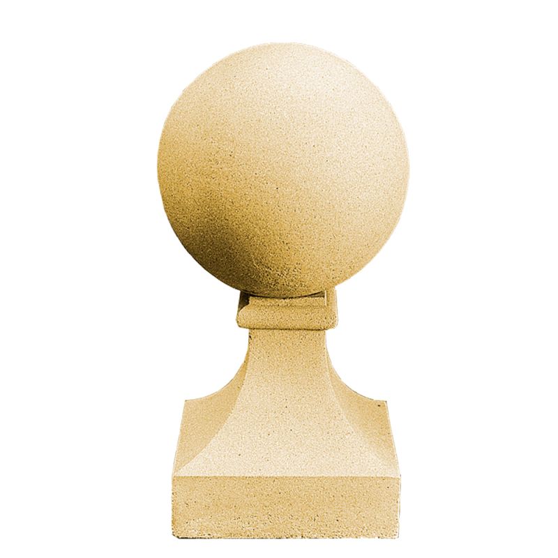 Boule décorative en pierre beige sur socle carré pour jardin