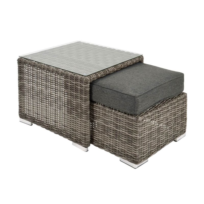 Tavolino da giardino in rattan grigio con poggiapiedi abbinato imbottito di colore grigio