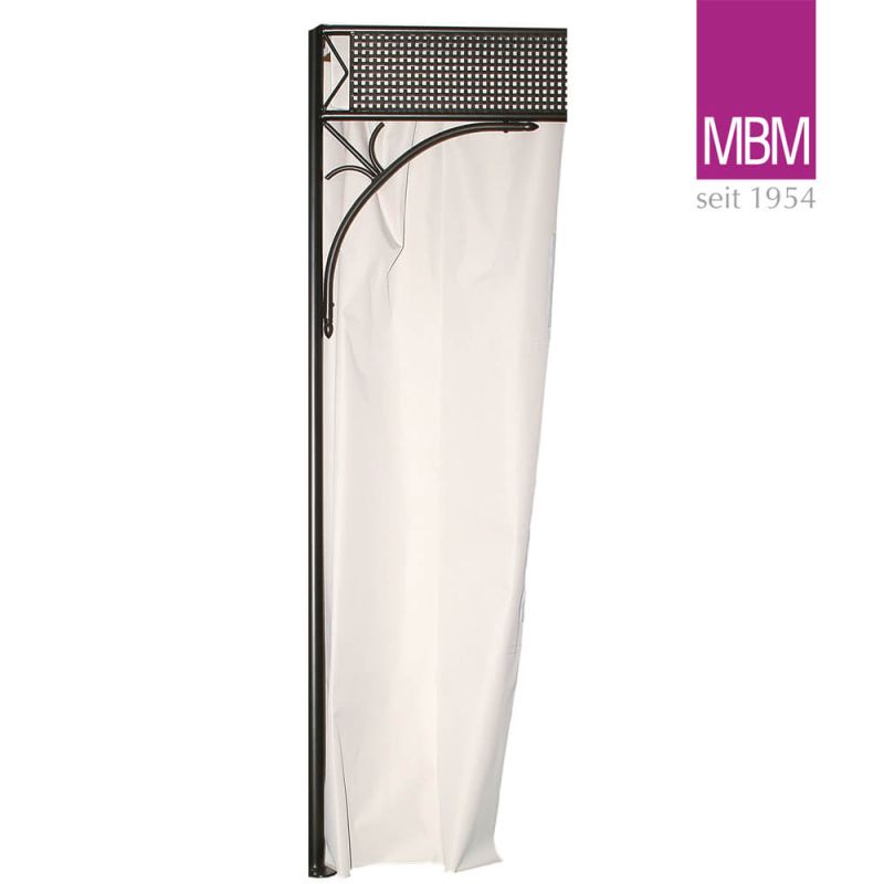 Supporto a parete nero con tessuto da tenda bianco per ombreggiatura da giardino