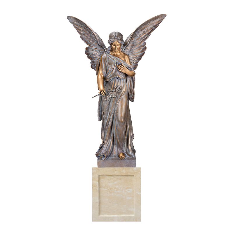 Statue d'ange couleur bronze sur un socle, parfaite pour une décoration de jardin exclusive