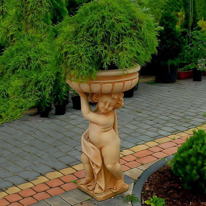Statue de jardin en pierre représentant une femme portant un pot de fleurs