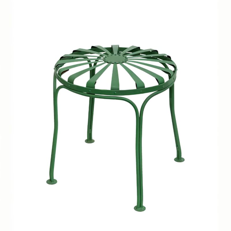 Struttura tonda di tavolo da giardino verde in metallo senza piano su sfondo bianco