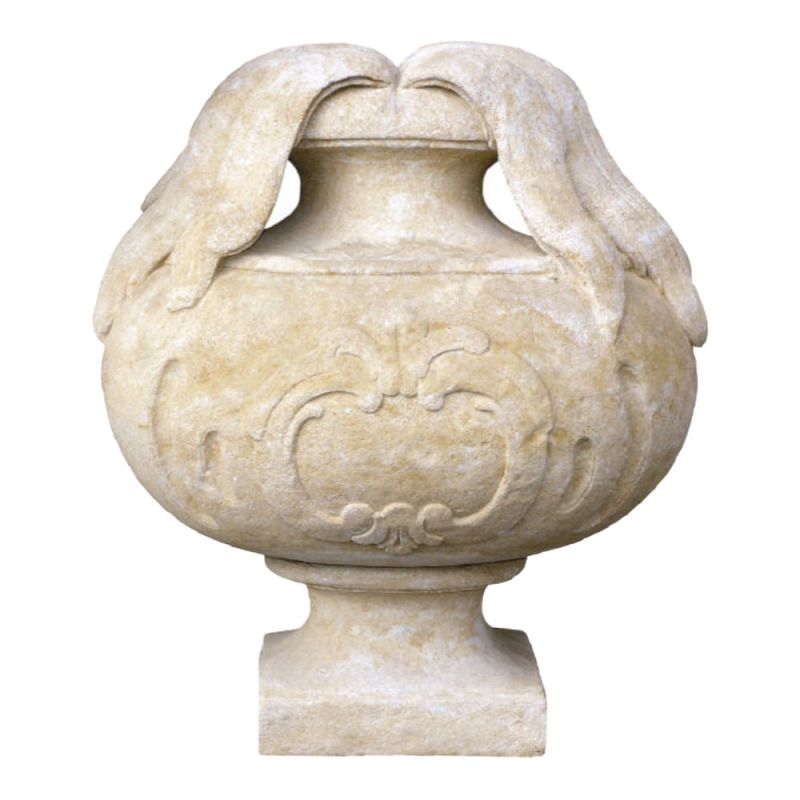 Fontaine en pierre décorative avec deux oiseaux en relief et socle orné