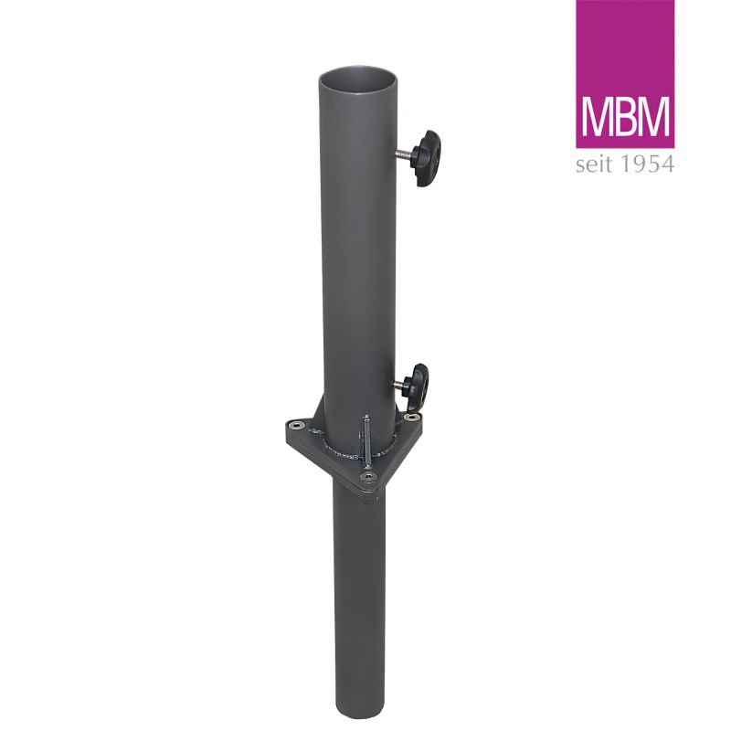 Supporto in metallo grigio per fissaggio ombrellone in giardino