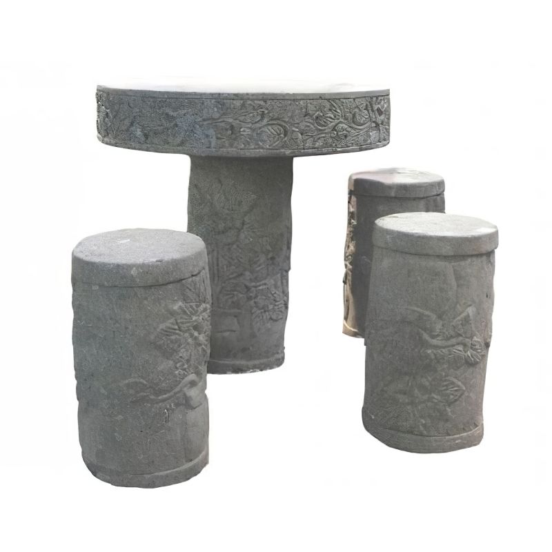 Table de jardin ronde avec trois tabourets assortis en pierre décorée