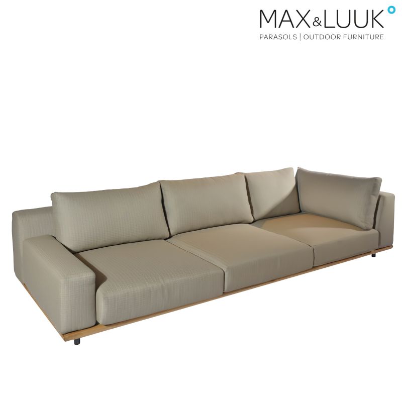 Divano da giardino moderno beige-grigio con tre cuscini per lo schienale e base in legno