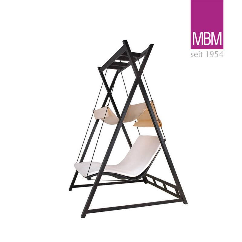 Structure en métal noire avec parties en bois et siège blanc - fauteuil à bascule de jardin