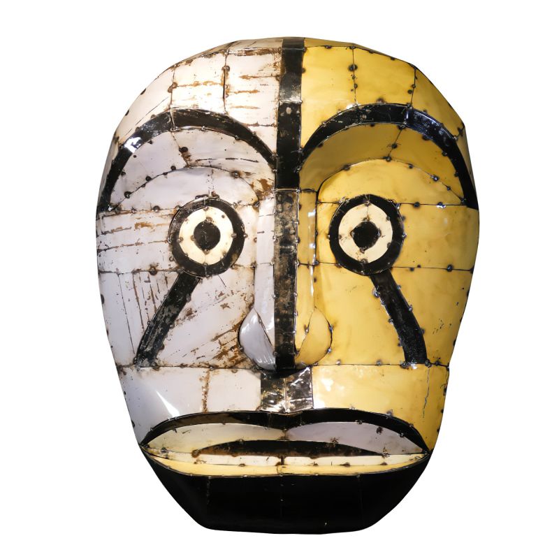 Masque en bois décoratif africain blanc et jaune, idéal pour le jardin et la décoration extérieure