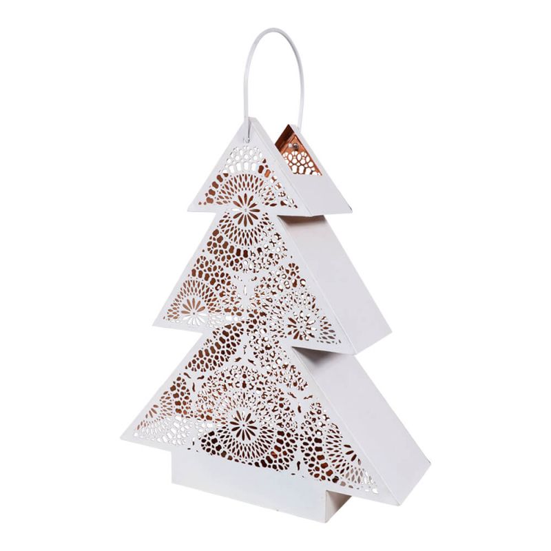 Lanterne métallique blanche en forme de sapin avec motifs finement découpés pour jardin ou terrasse