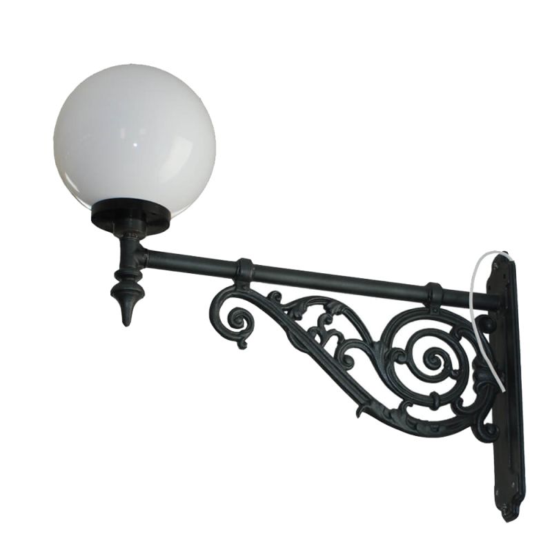 Lampada da parete nera per esterni con globo di vetro bianco, elegante per illuminazione da giardino