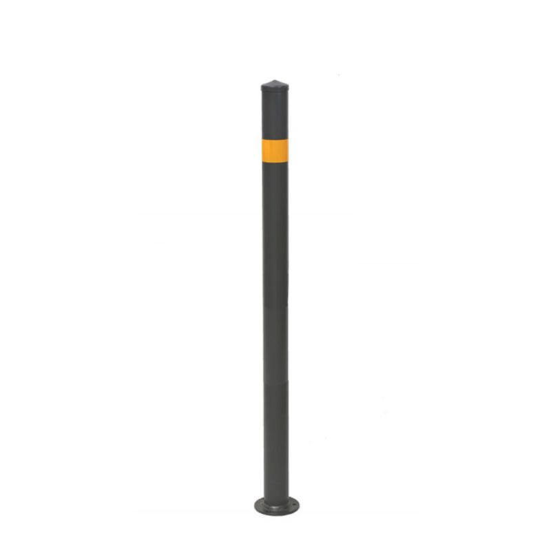 Borne de jardin noire avec une bande orange sur fond blanc