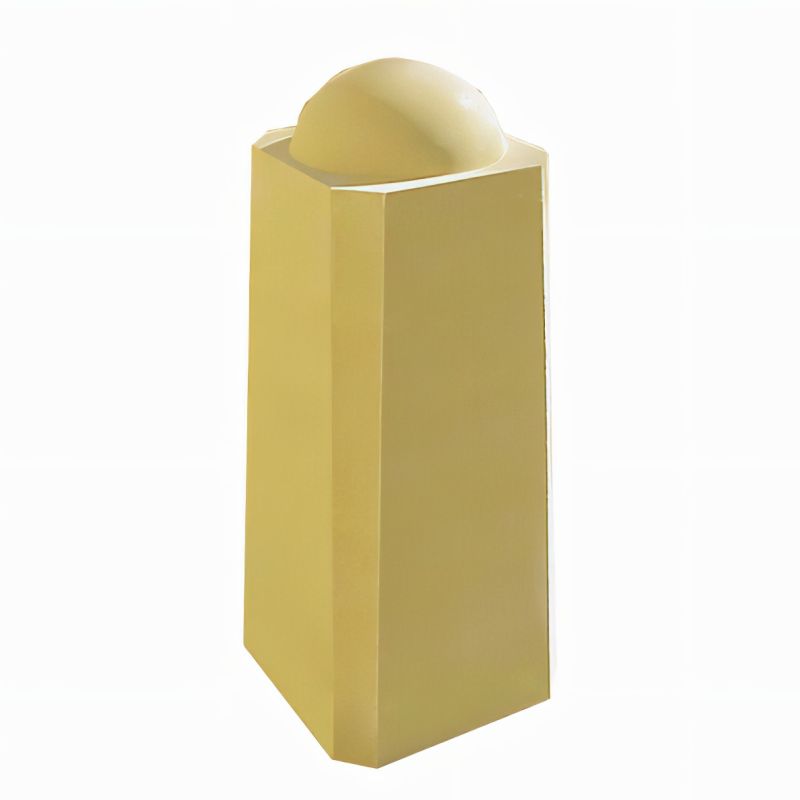 Pierre de jardin rectangulaire jaune avec cadran solaire semi-circulaire au sommet