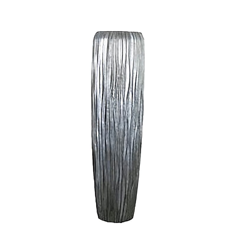 Vase argentée haute avec lignes verticales pour décoration de jardin