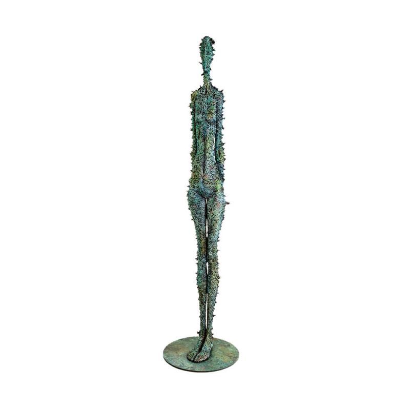 Sculpture métallique d'une silhouette humaine élancée pour le jardin