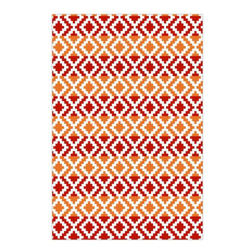 Außenteppich mit rot-orangen geometrischen Mustern für Gartendeko