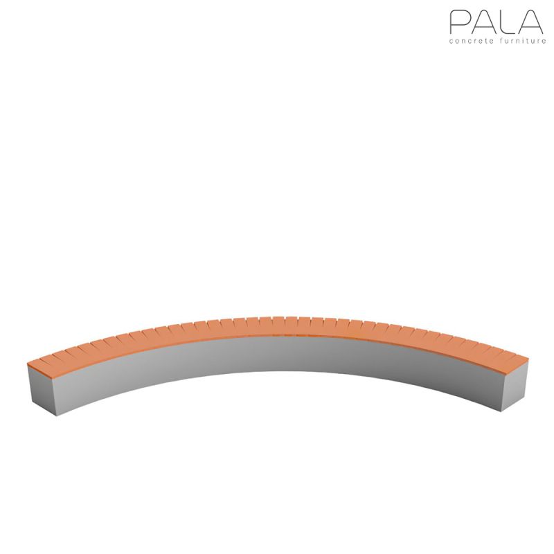 Panca da giardino moderna curva con seduta in legno e base grigia