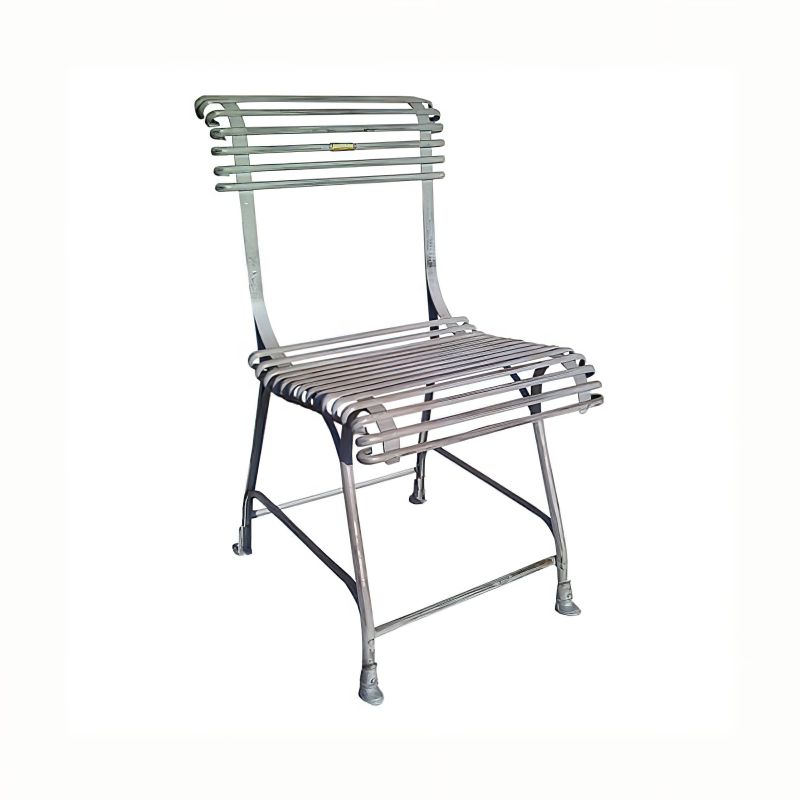 Chaise métallique moderne pour le jardin au style épuré