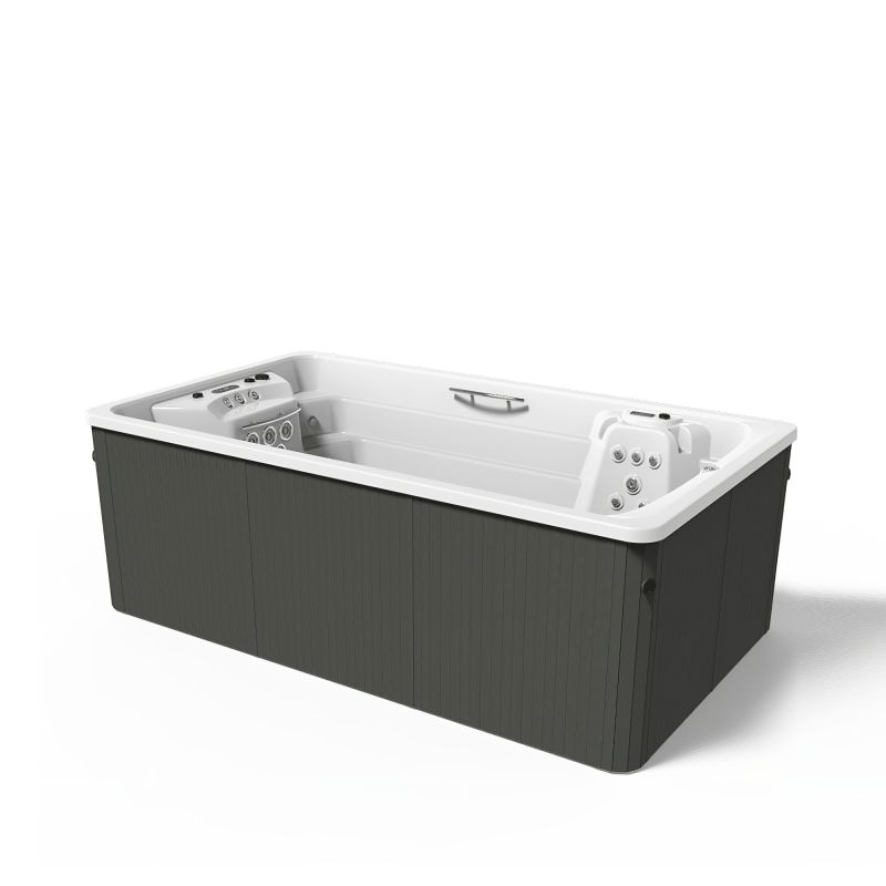 Vasca idromassaggio bianca e nera, ideale per un arredamento da giardino esclusivo e relax in giardino