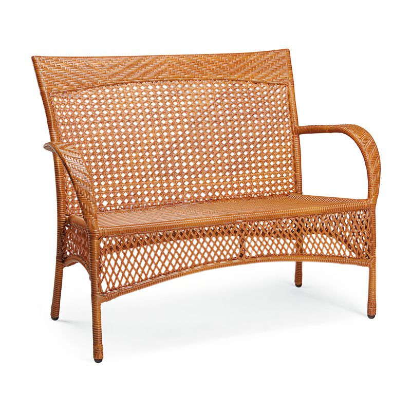 Panca in rattan intrecciato marrone con schienale e braccioli, adatta ai mobili da giardino