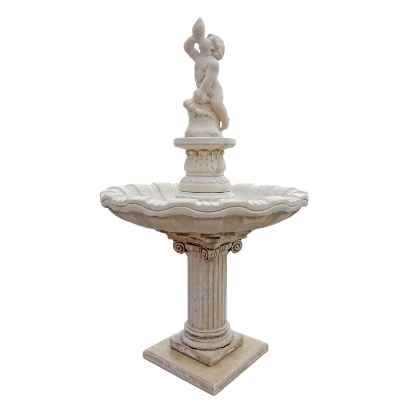 Fontana da giardino in pietra con statua di un bambino su due livelli