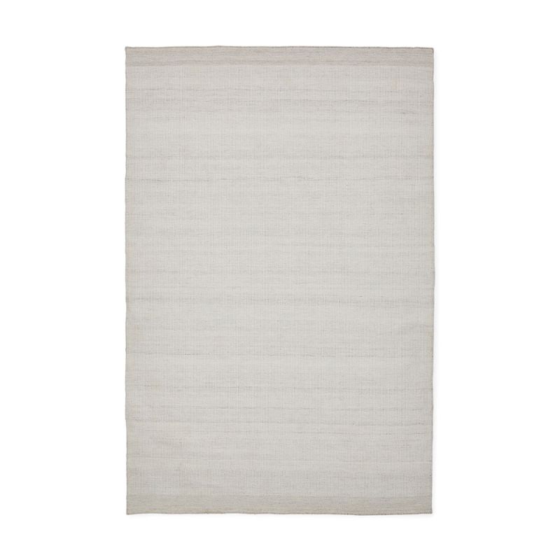 Schlichter beige Teppich, passend für Gartendeko und Gartenmöbel