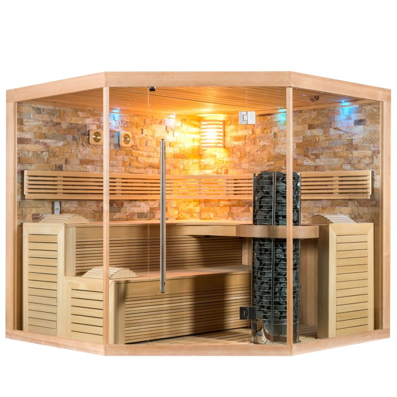 Sauna da giardino esagonale con panche in legno e stufa in pietra in un giardino moderno