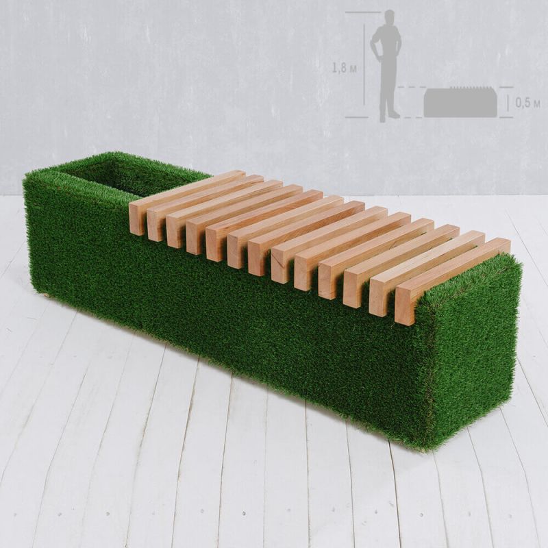Panca verde in erba sintetica con doghe di legno in stile giardino moderno