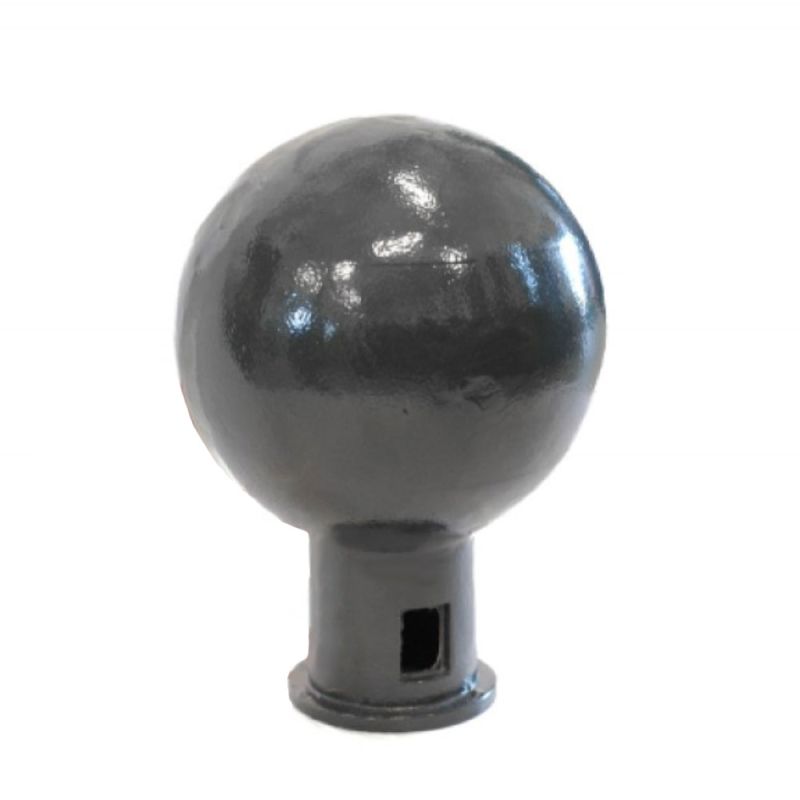Boule décorative de jardin noire ronde en métal sur un socle