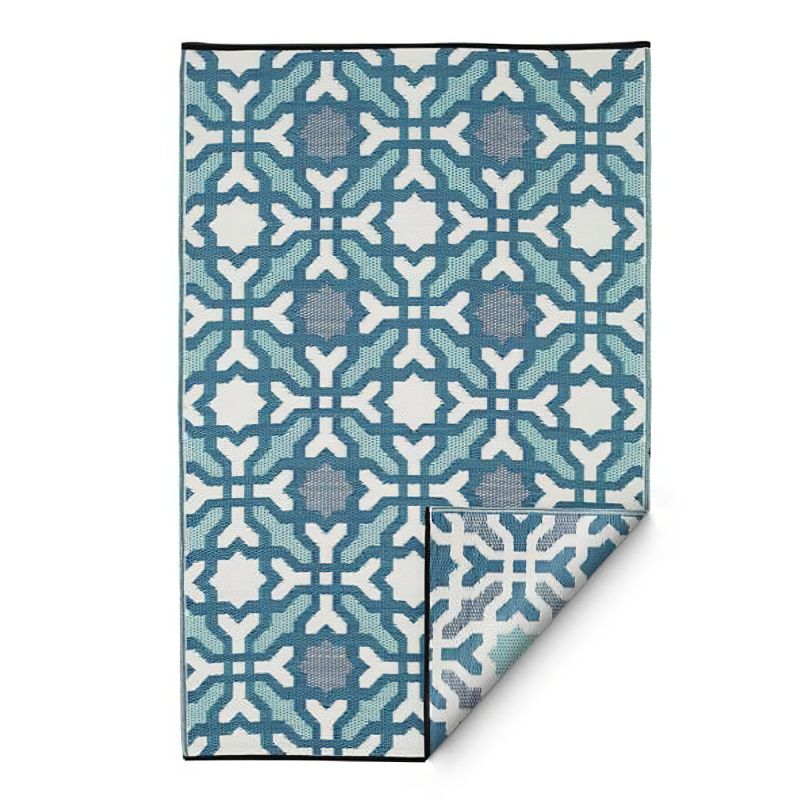 Outdoor Gartenmatte mit dekorativem blauen und weißen geometrischen Muster